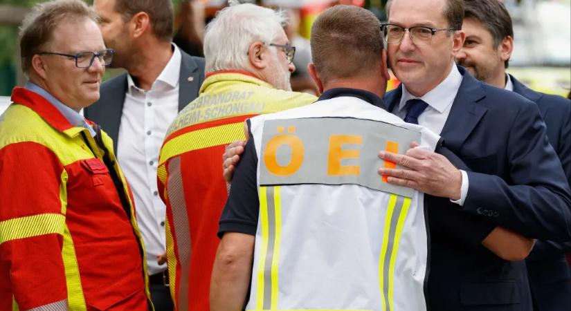 Ámokfutó tinédzser fiú juttatott kórházba két iskolás lányt egy bajorországi középiskolában