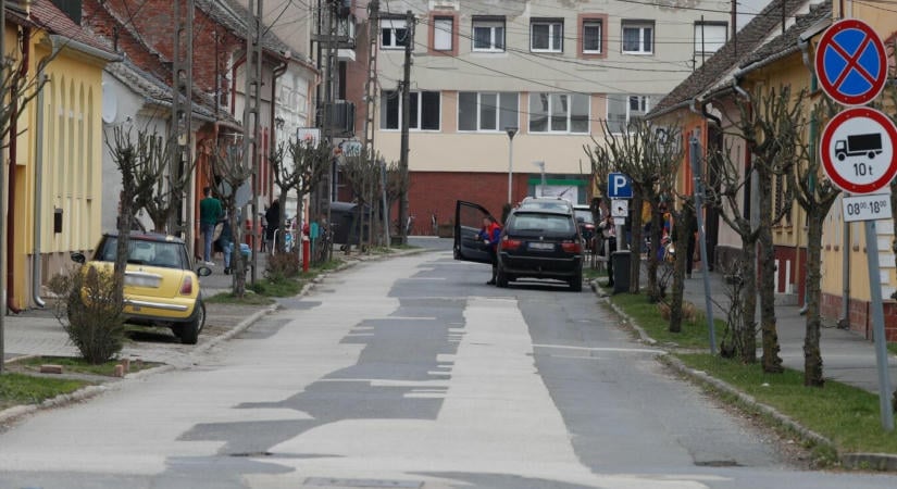 Új burkolatot, közvilágítást és több új parkolót kap a körmendi Bástya utca