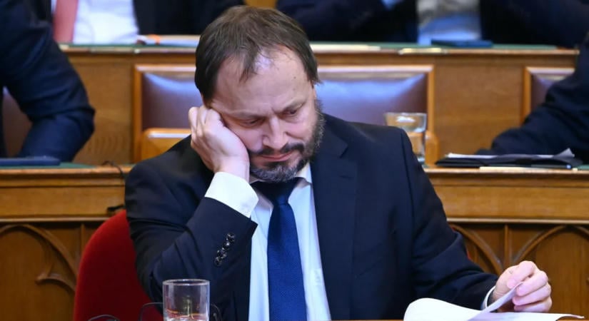 Rekordmagas államháztartási hiány mellett drágul az üzemanyag és elszabadul az államadósság
