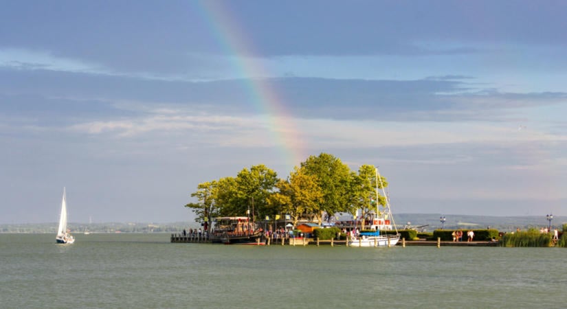 Elképesztő pénzeső hullott a Balaton-parti városra: nem semmi összegből épül újjá a legendás épület