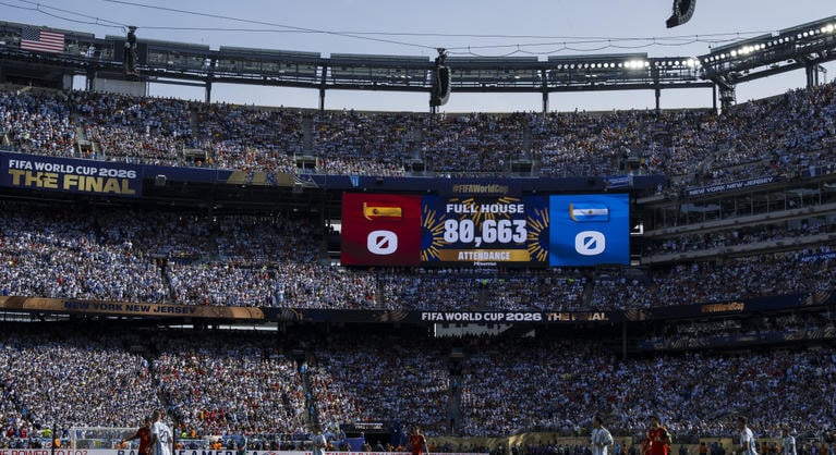 Nagy-Britanniában betiltották, a foci-vb-n mégis tízezrével jött szembe – itt a FIFA reakciója