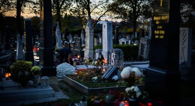 Tovább tartanak nyitva a soproni temetők