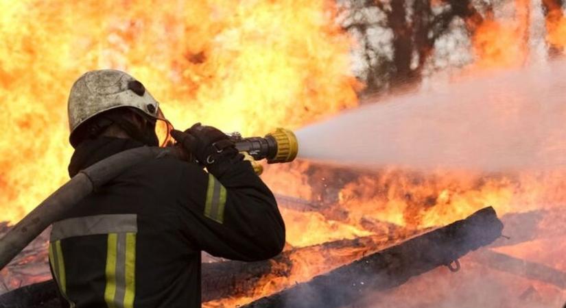 A szél is a lángok cinkosa volt, több hektáron pusztított a tűz – Egerből is érkeztek tűzoltók