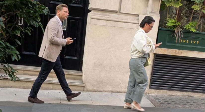 Londonban kapták lencsevégre Tiborcz Istvánt és Orbán Ráhelt