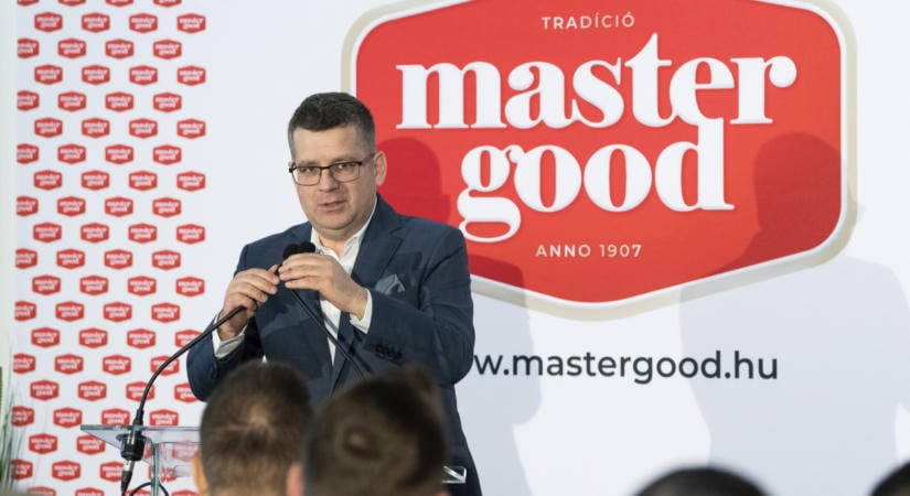 Ma dönthet a bíróság Seszták Miklós letartóztatásáról: 11 milliárd forintnyi kenőpénz elfogadásával gyanúsítják a minisztert