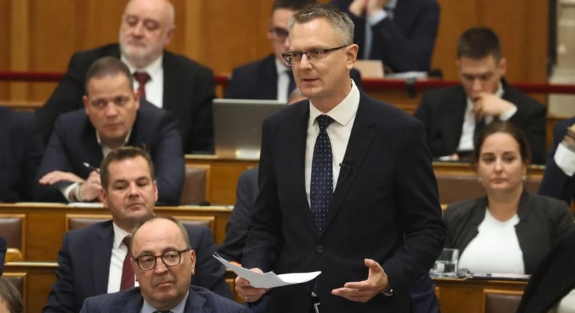 A politikai foglyokért és családtagjaikért hirdetett közös imádságot Rétvári Bence
