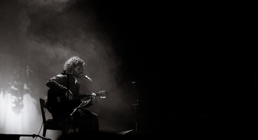 Egy szál gitár és egy különleges hang – José González lép fel a Művészetek Völgyében