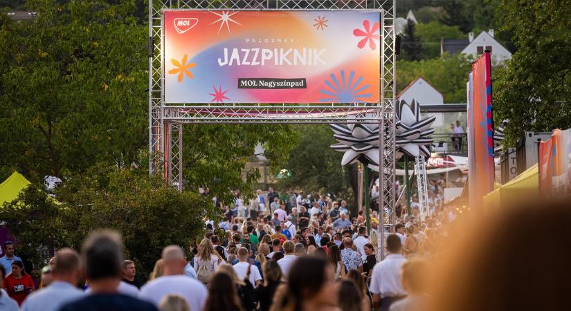 Három hét, és kezdődik: világsztár-koncertekkel, borokkal és divatbemutatókkal ünnepeljük a nyarat a 14. Paloznaki Jazzpikniken