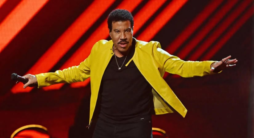 Intenzív osztályon kezelik Lionel Richie-t – Koncertje közben lett rosszul