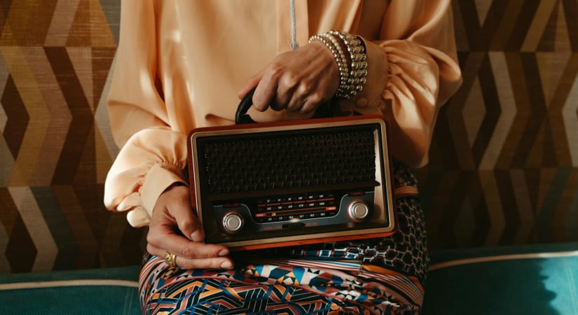 Dísztárgyból újra funkcionális kedvenc az otthonokban – így éli második reneszánszát a retro rádió