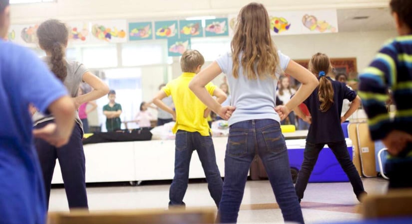 Napindító zumba, flashmob becsengetéstől nap végéig – Így mozgatja meg az egész iskolát az Aktív Iskola Program