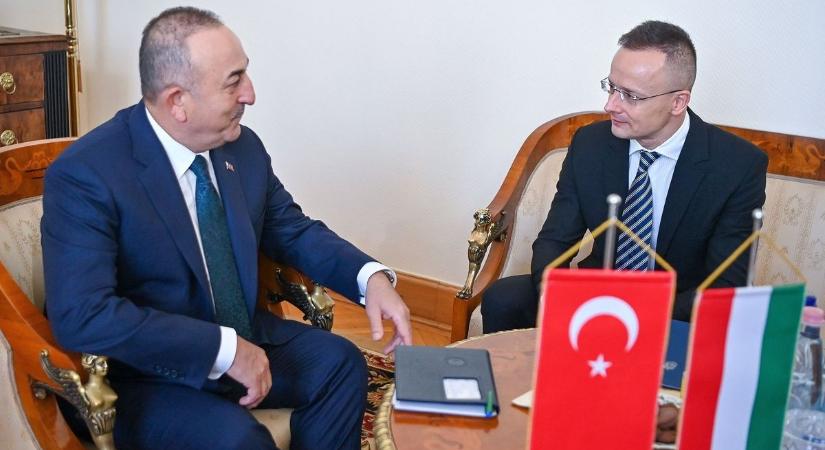 Szijjártó Péter: eddig egyedül Törökország tudott sikeresen közvetíteni a harcban állók között (videó)