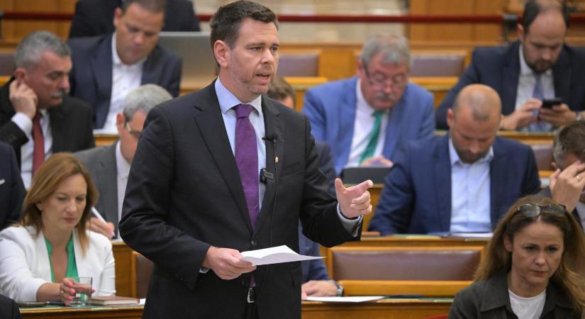 Vitézy Dávid kirúgta a MÁV igazgatósági elnökét és az igazgatósági tag Parragh Lászlót, teljes személycsere következik