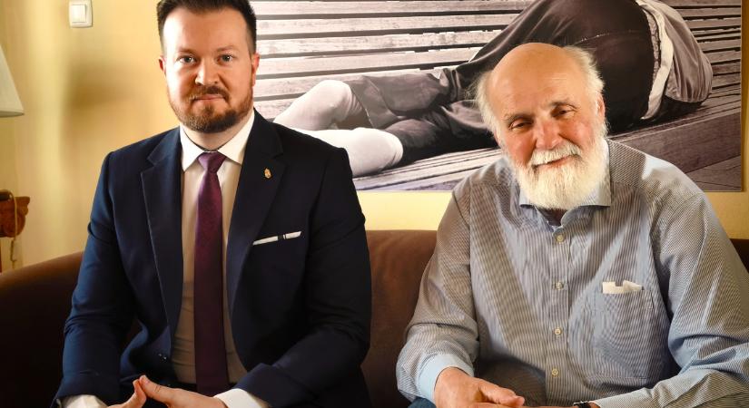 Iványi Gábor szervezetének is személyesen vitte el az adományát Szabó Bence