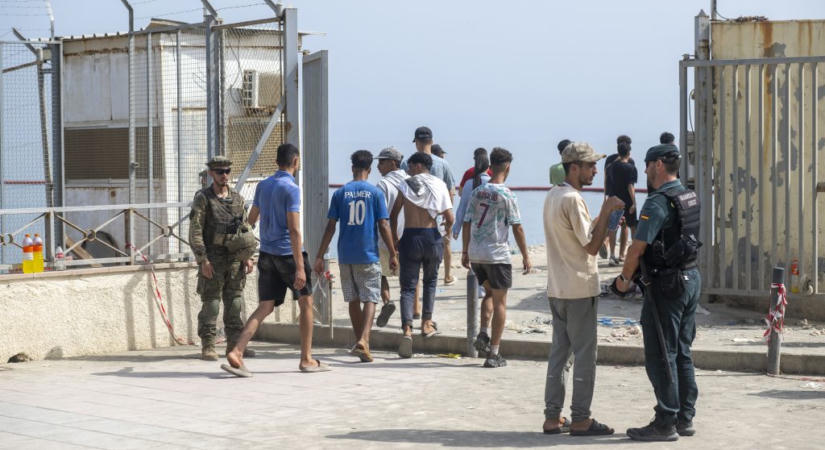 A Ceutát megrohamozó migránsok 5-10 százaléka maradt a spanyol városban