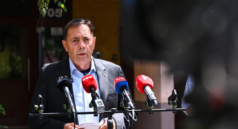 Felfüggesztette a magyar parlament Pócs János és Panyi Miklós mentelmi jogát