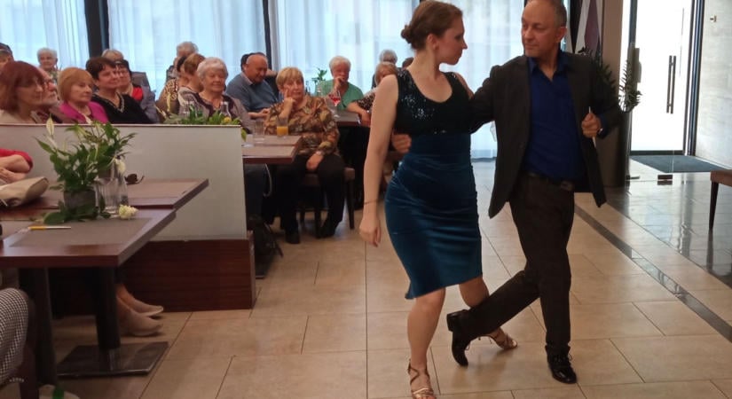 Az argentin tangó története, szenvedélye és üzenete a győri Rímes Kávéban