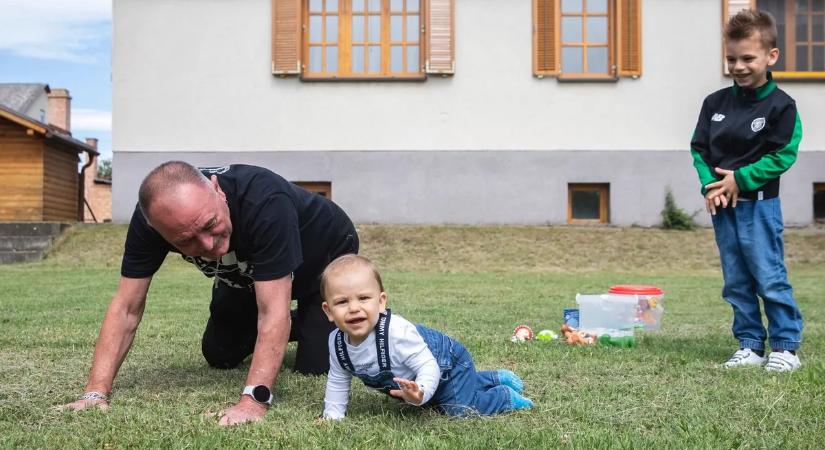 Nagy Feró unokáival tölti a nyarat: „Elrontom őket, hisz ez a dolgom...”