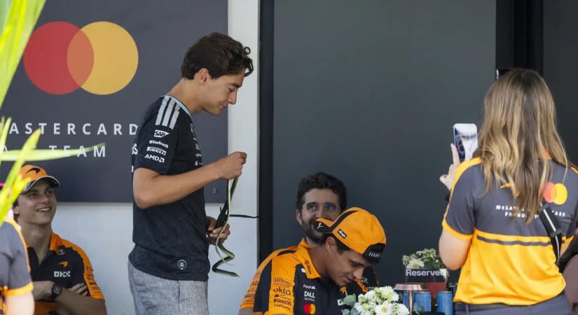 „Mészárlás volt!” – Saját csontjaikat veszélyeztetve estek egymásnak az F1-es versenyzők!