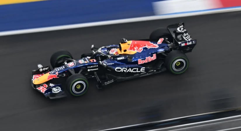 Verstappen 50. alkalommal pole-ban: egyelőre megállíthatatlan Szingapúrban