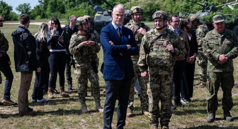 Szalay-Bobrovniczkyék kozmetikázott adatokat jelentettek a katonák létszámáról a NATO-nak