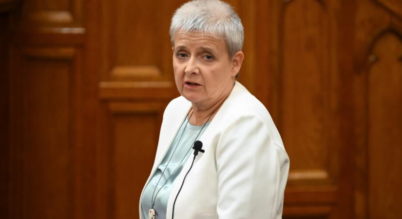 „Vissza a jövőbe” oktatási stratégiát ír idén a kormány