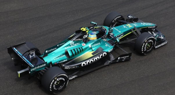 Alonso elégedett az új Astonnal, jó irányba indultak el