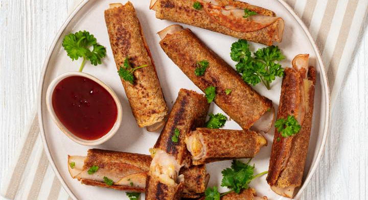 Sonkás-sajtos tekercsek toast kenyérből: 15 perces reggeli vagy uzsonna