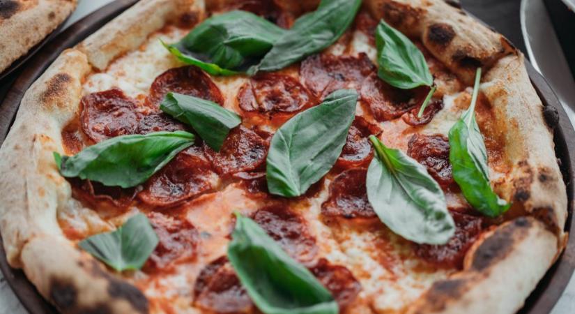 Ki tett először ananászt a pizzára? És mi az a calzone? Teszteld a pizzatudásod!