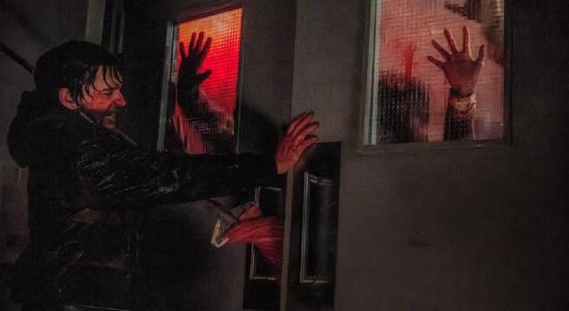 Tüdőgyulladás és brutális fertőzés gyötörte az új Resident Evil rendezőjét a forgatás alatt