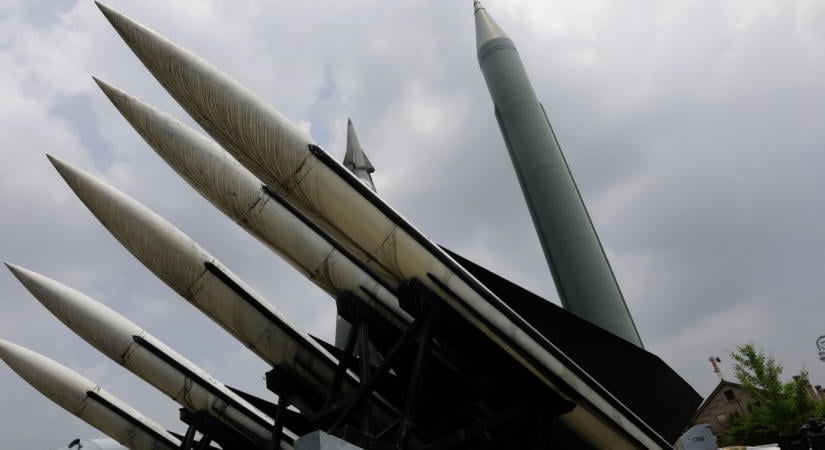 Kim Dzsongun lecsapott, újabb rakétát indított, Japán riadót fújt