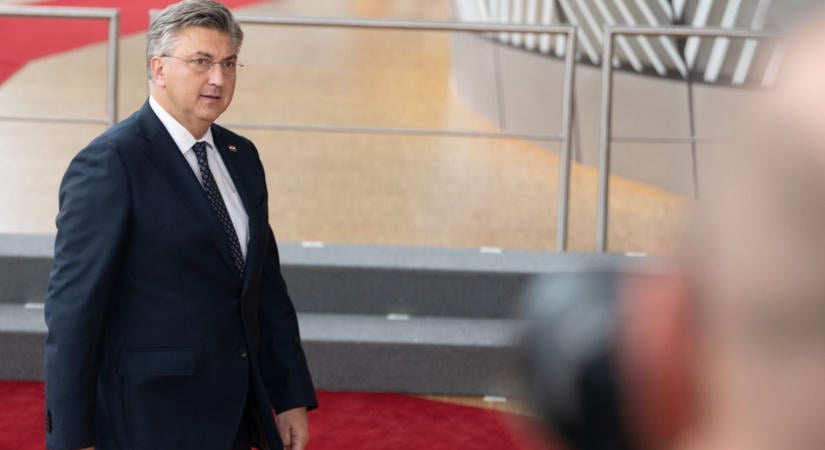 Kezd elfajulni a helyzet a Balkánon: egymásnak üzenget Vucic és Plenkovic, miután szerb államfő lenácizta Horvátországot