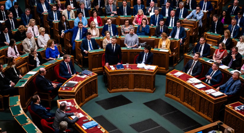 Magyar Péter beszédet mond, miután felfüggesztették a mentelmi jogát - Az Országgyűlés ülése