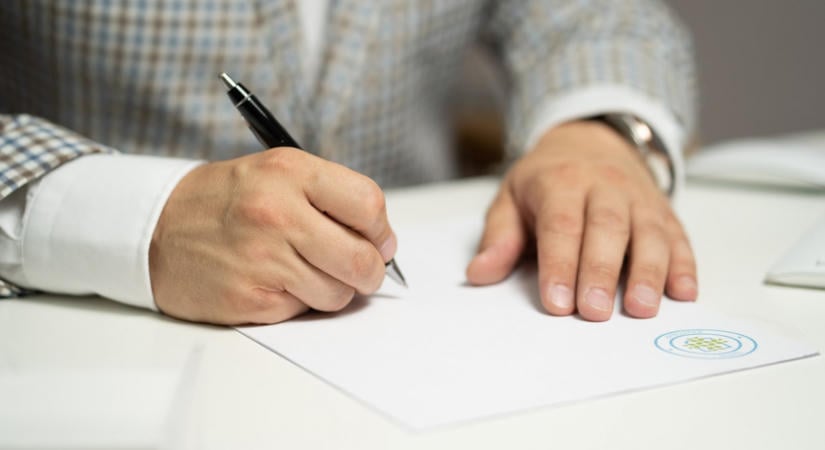 Két újabb vezetőt menesztenek a NAV-nál