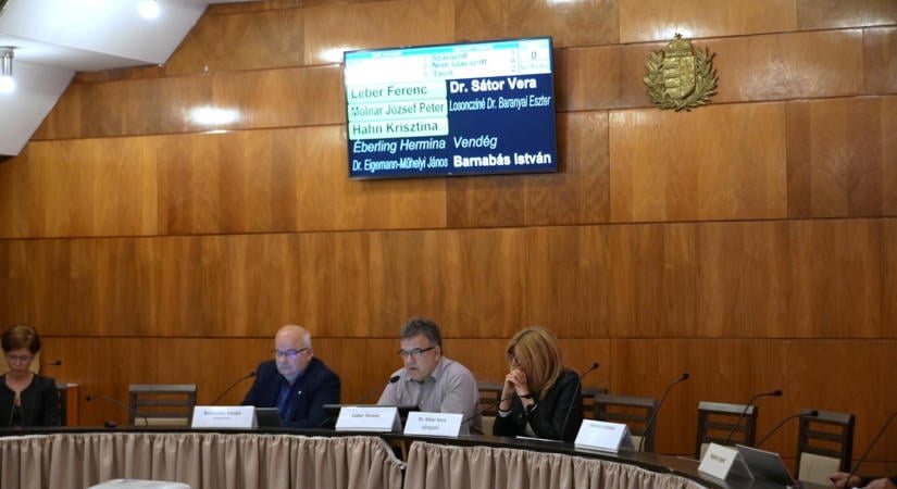 Több mint tíz döntést készített elő a PÖVV Bizottság szerdán