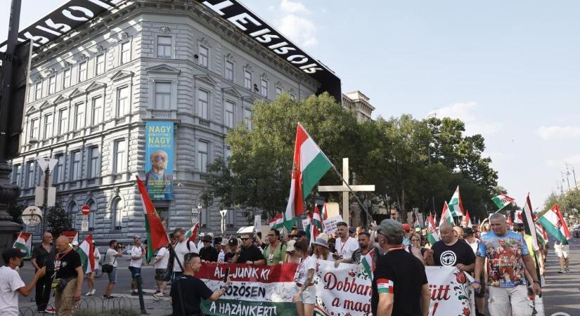 Ellentüntetések kísérték a Budapest Pride napját, több helyszínen biztosított a rendőrség