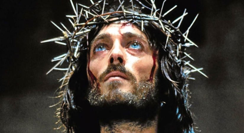 Ő alakította Jézust a ‘Názáreti Jézus’ című filmben – Így néz ki ma a 82 éves Robert Powell