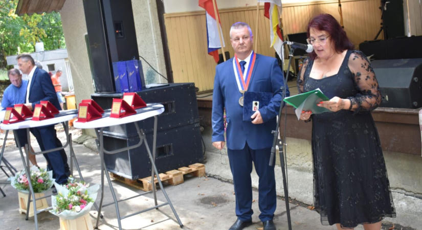 Helyi hősök, bográcsos finomságok és ünnepi díjátadó — falunapot tartottak Ajnácskőn