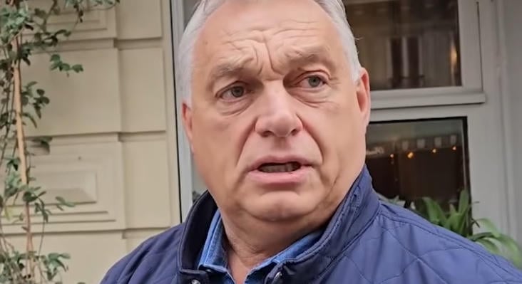 Orbán Viktor hisztizve reagált, amikor Párizsban a látogatásáról kérdezték