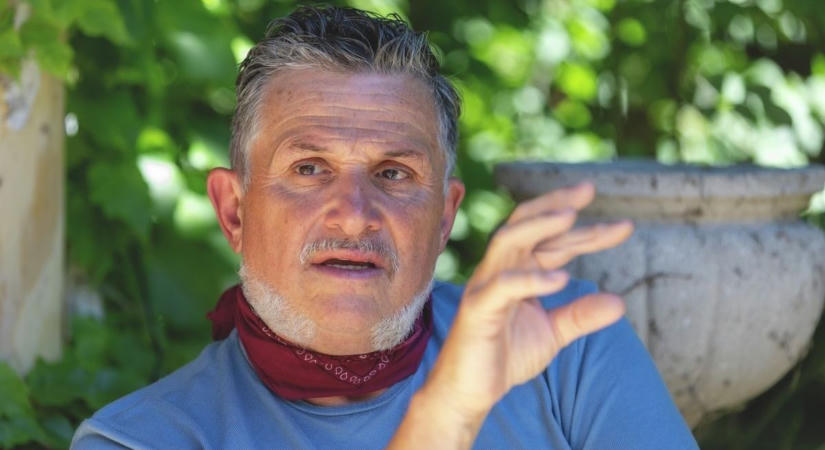 Rendőrök rohantak Galambos Lajoshoz: bombát talált otthon a mulatós sztár