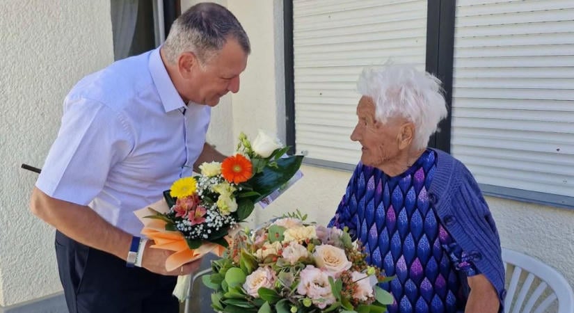 98 évesen is aktív életet él Borika néni, születésnapján köszöntötték Abonyban