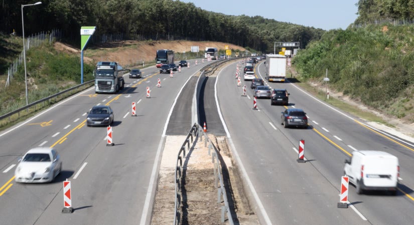 Hármas karambol volt az M1-es autópályán, 5 kilométeres a kocsisor
