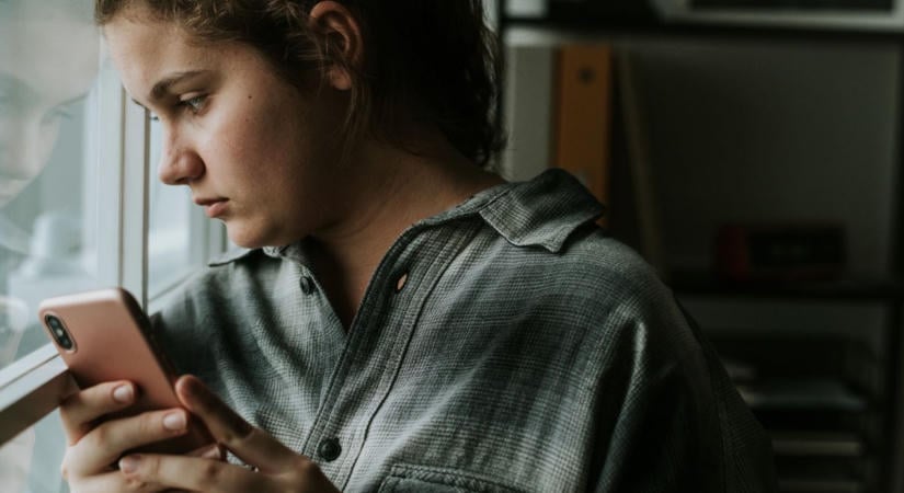 Így mentenek életet Szombathelyen a telefonos lelkisegély munkatársai