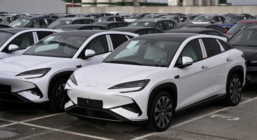 Kína ellenlépéseket helyezett kilátásba, ha London korlátozza a kínai elektromos autókat