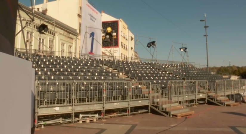Még mindig áll a niši nagygyűlésre engedély nélkül felállított színpad