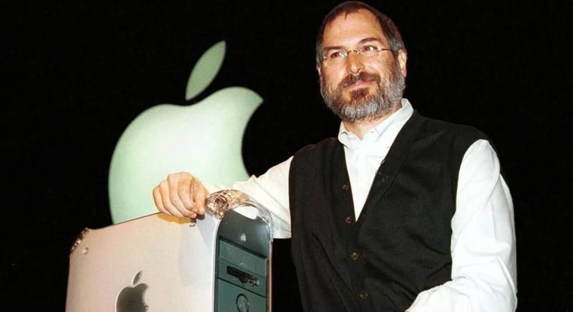 Elképesztő összeget fizetnének Steve Jobs egyik aláírt Apple-névjegykártyájáért