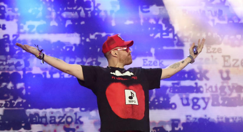 Fluor Tomi nem bírta magában tartani, politikai üzenet a Sziget nagyszínpadán
