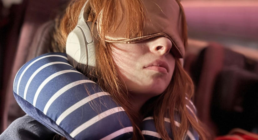 Így kerülhetsz bajba egy Wizz Air-gépen a nyakpárnád miatt