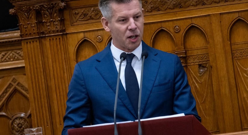 Magyar Péter majdnem egy teljes napot beszélt a Parlamentben  volt olyan perc, amikor 7-szer mondták neki, hogy ne hazudjon