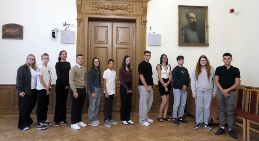 Lezárult a háromnapos választás, 12 fiatal került be az abonyi testületbe